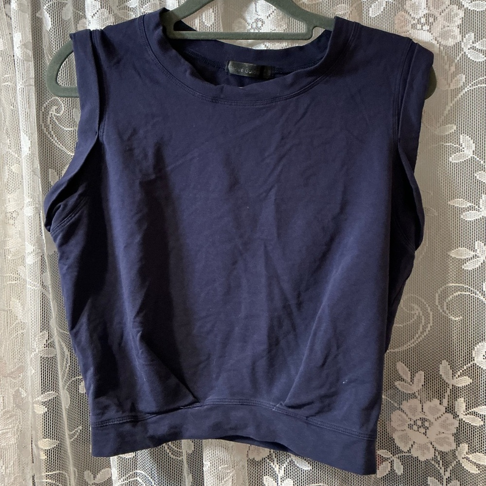 Arrive guide Women's Navy Sleeveless Top size medium